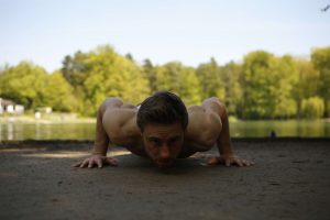 Fitness Agony Übungen mit dem eigenen Körpergewicht Brust